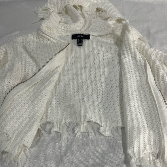 Forever 21 cropped zippered jacket with hood, scalloped crop white size medium - Picture 3 of 3